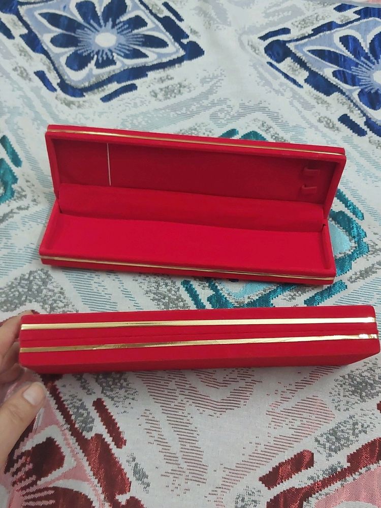 Empty Chain Boxes