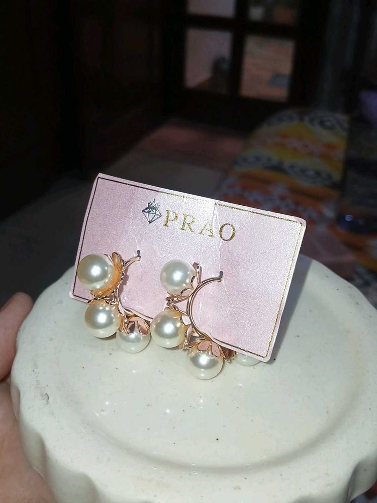 Elegant Pearl Earrings 🦪✨️