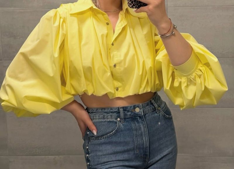 Chic Cropped Yellow Top
