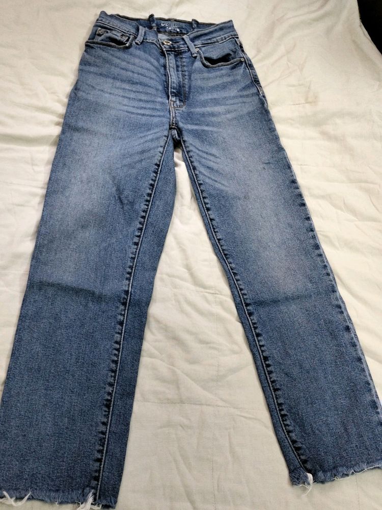 Jeans(Levi's, Denizen)(26)(Straight Fit)(Tucks Can Be Removed)