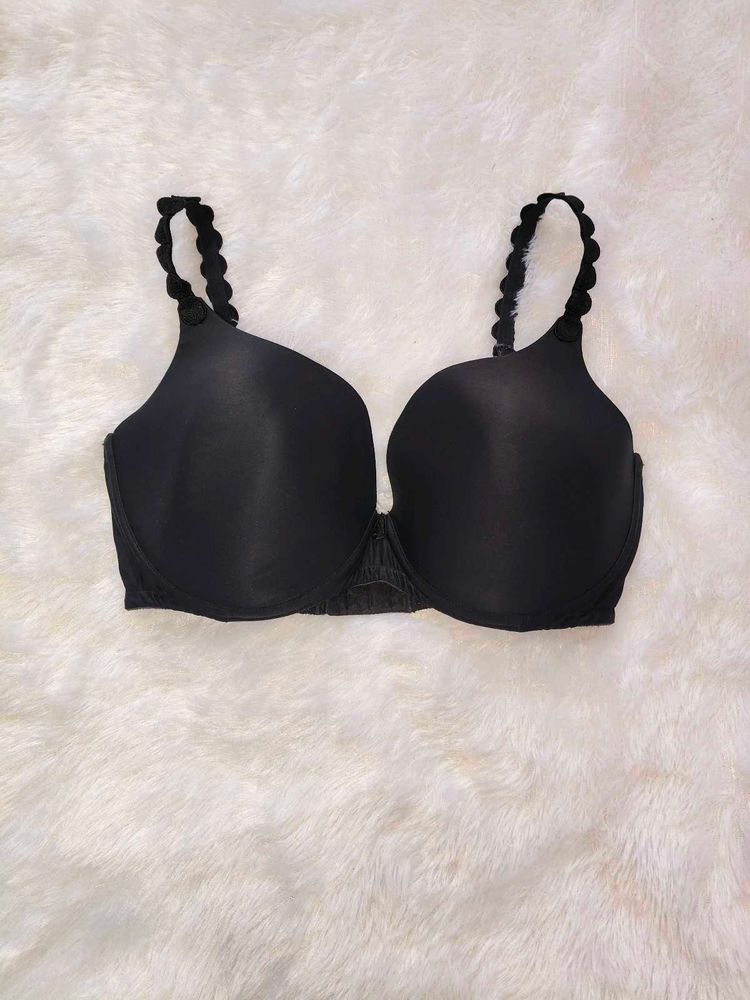 Black Push-Up Bra with Scalloped Straps
