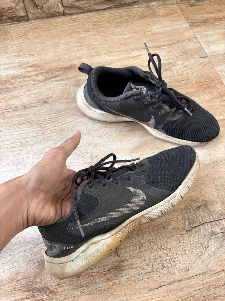 NIKE Unisex Black Running Shoes