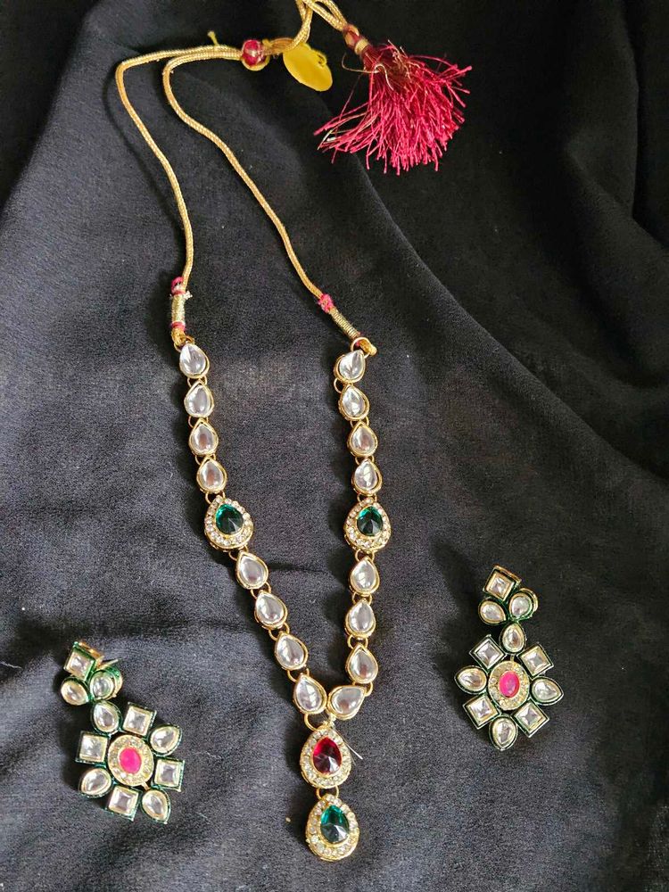 Elegant Kundan Necklace and Earring Set