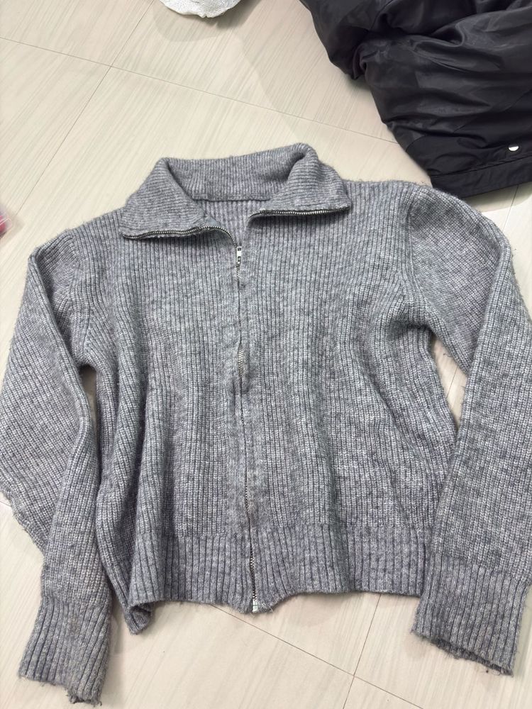 Gray Zip-Up Knit Cardigan