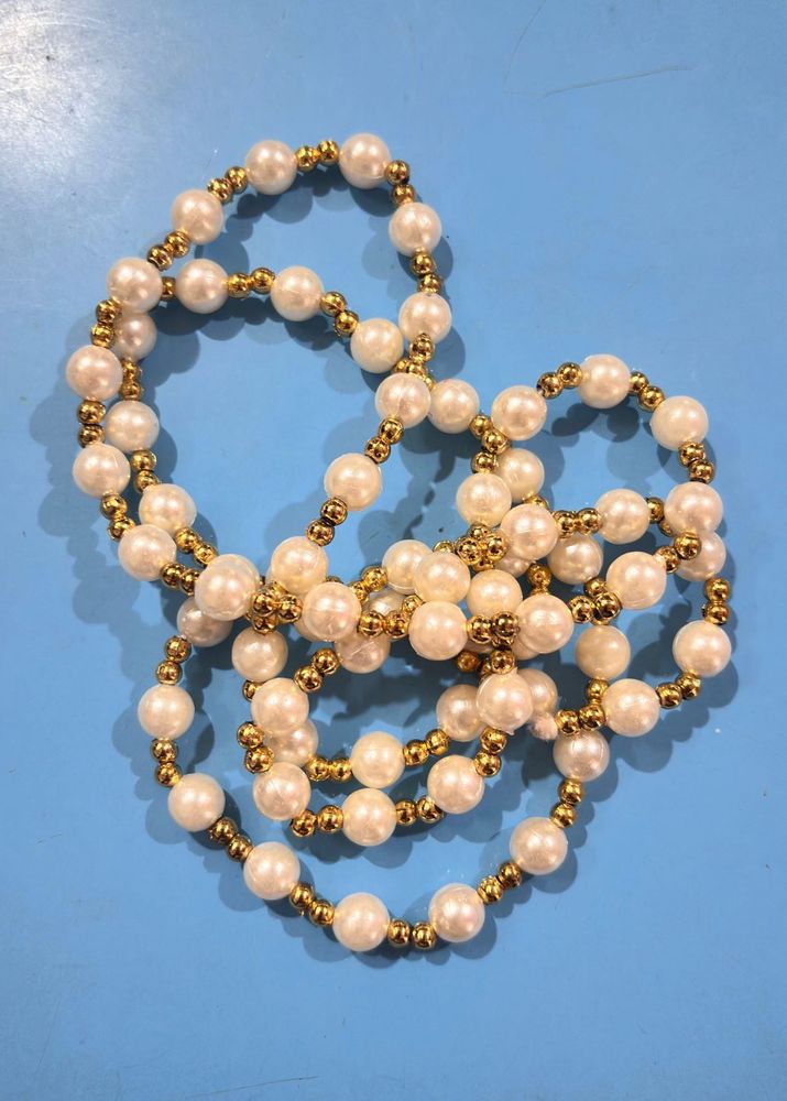 Elegant Pearl &amp; Gold Tone Necklace