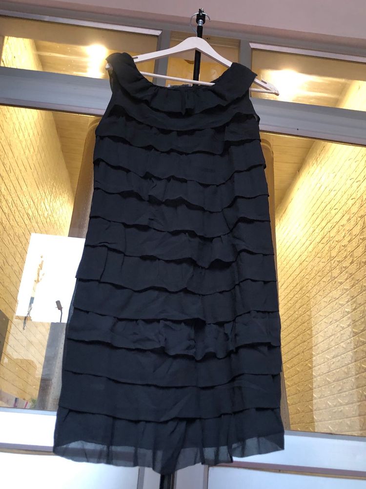 Chic Black Ruffle Dress🕶️👜