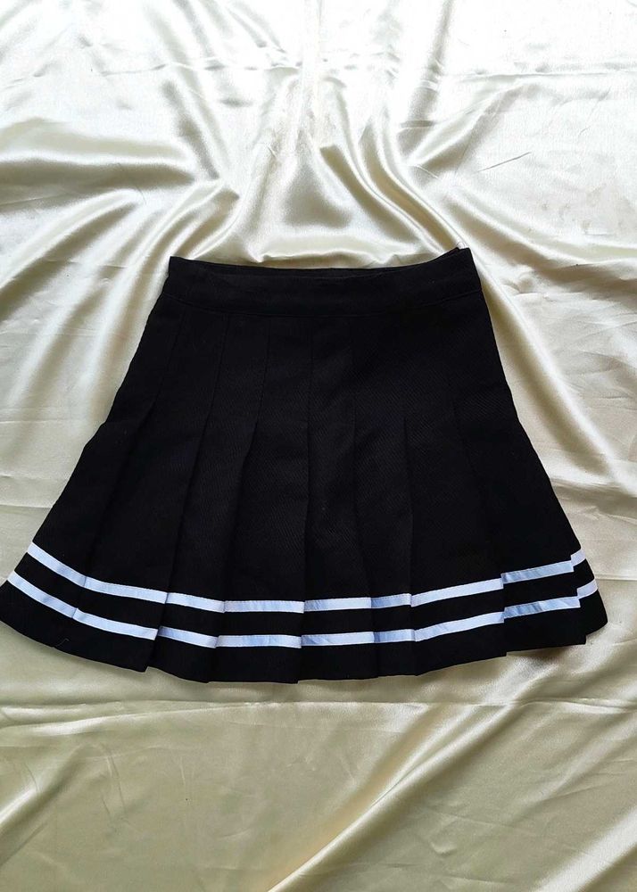 H&amp;M short pleated skirt
