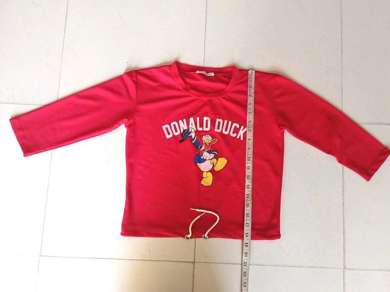 Donald Duck Graphic Long Sleeve Crop Top