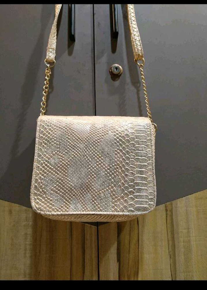 Chic Snakeskin Crossbody Bag with Gold Chain