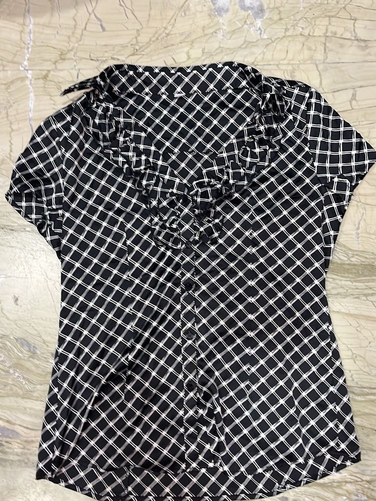 Chic Black &amp; White Checkered Blouse