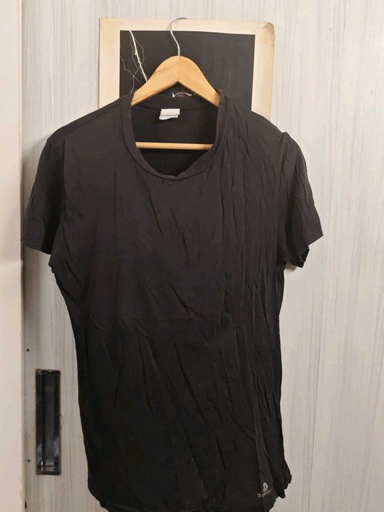 Basic Men's Round Neck Black T-shirt