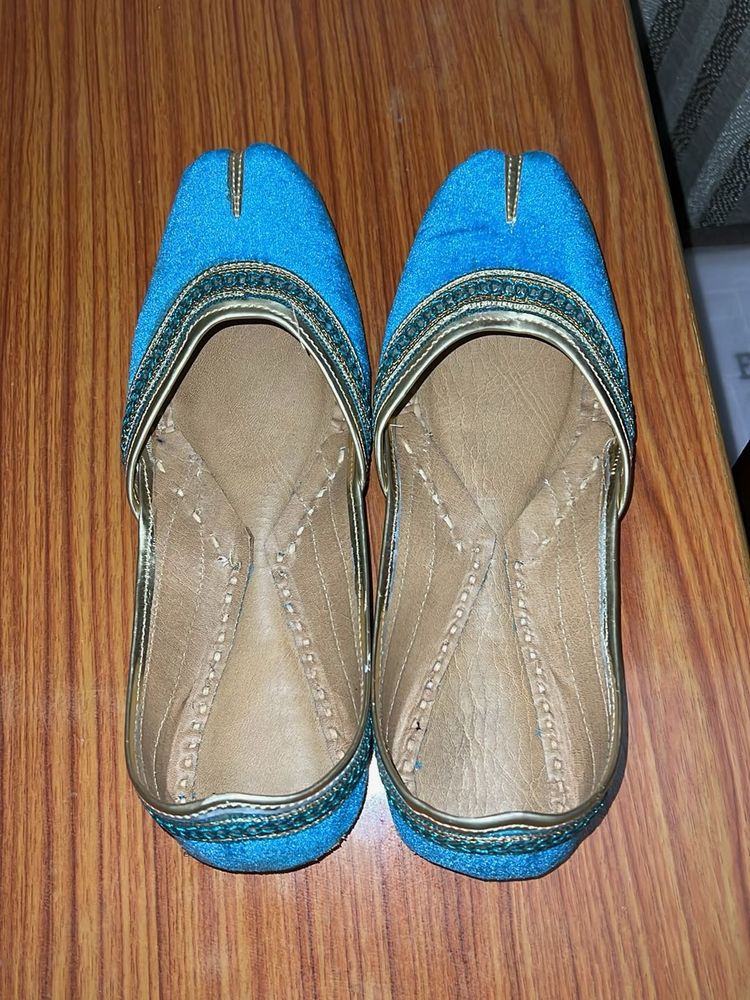 Blue Jutti with Kundan work