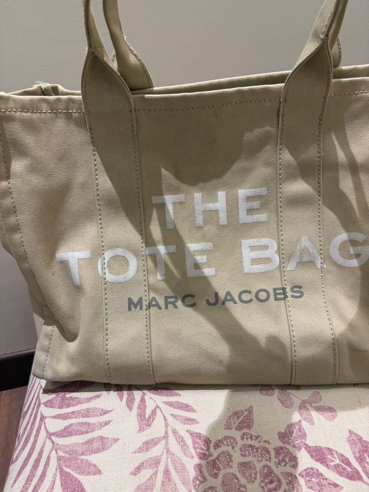 designer used Marc Jacobs The Tote Bag