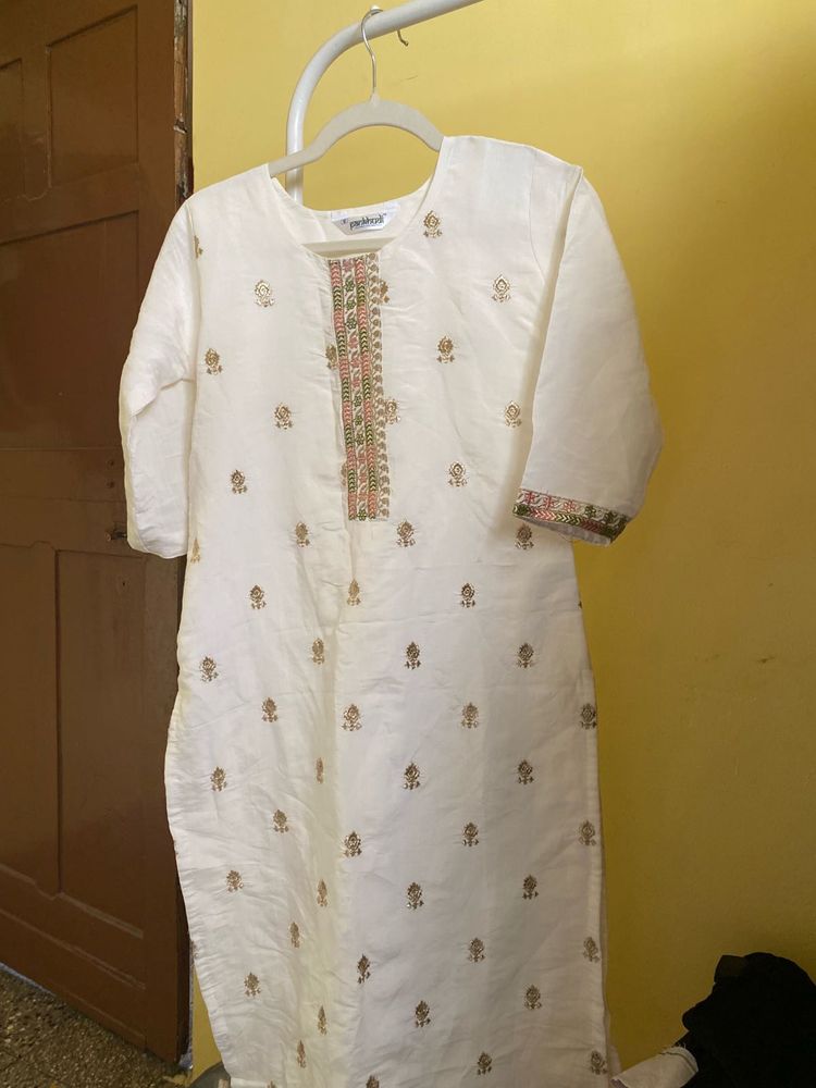 Elegant White Embroidered Kurta