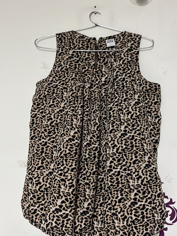 A Sleeveless veromoda Party Wear Top Size :M