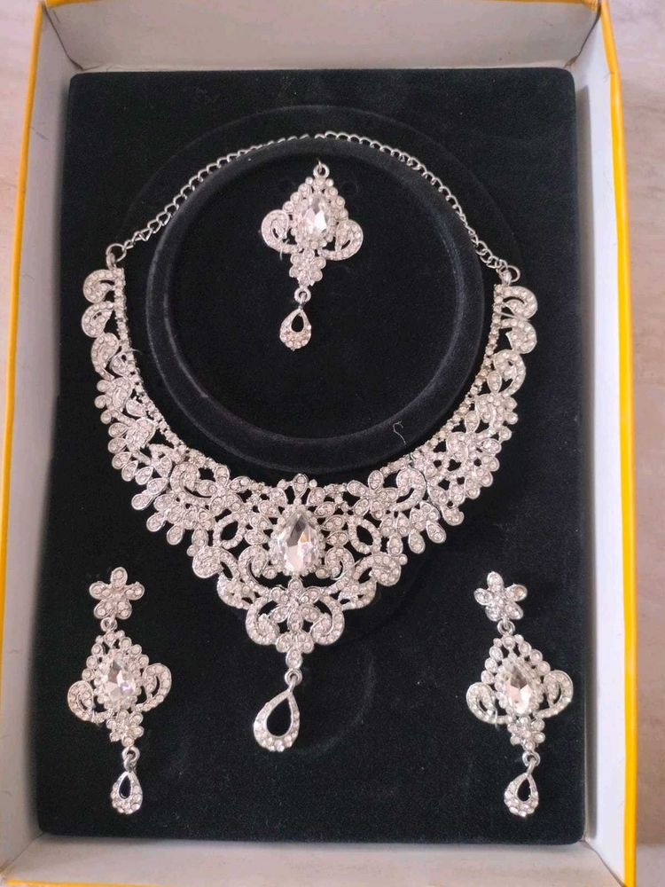 Stunning Rhinestone Jewellery Set