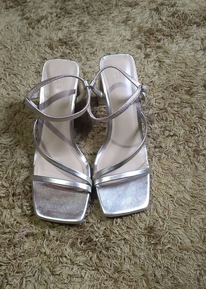 Heels. Gold Toned