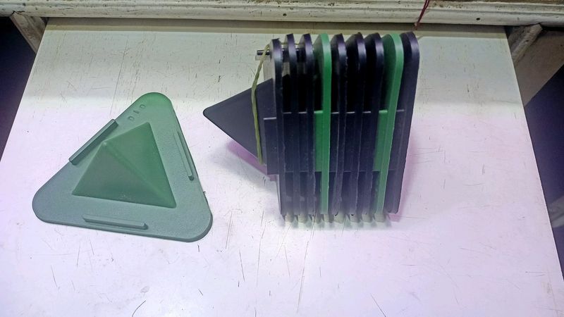 20 Pc Pyramid Mobile Stand