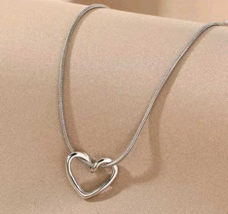 239.Elegant Silver Heart Necklace