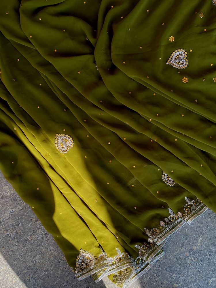 ✨ Elegant Olive Green Embellished Saree ✨