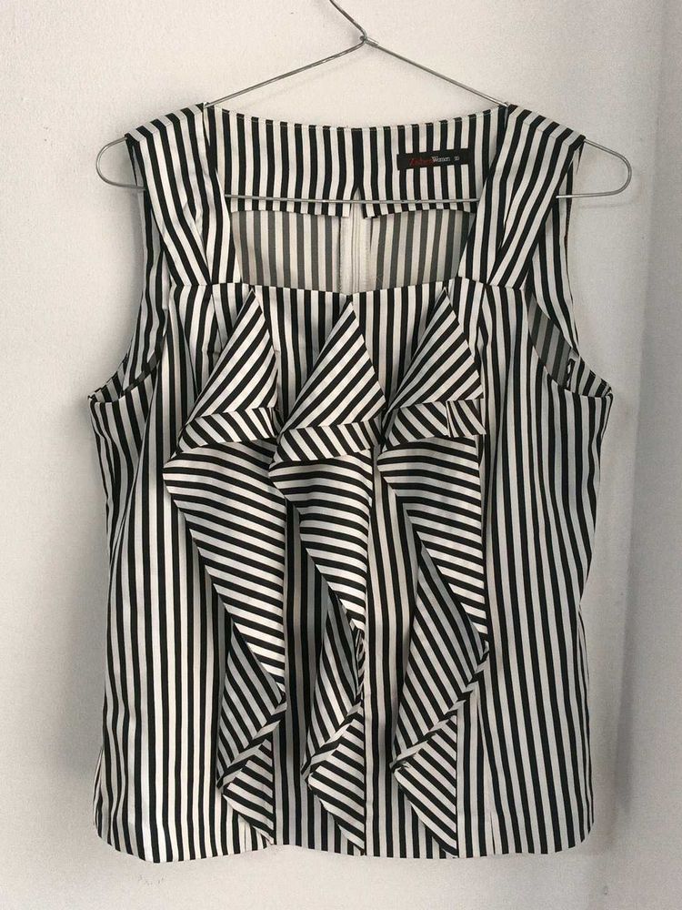 Chic Striped Sleeveless Top