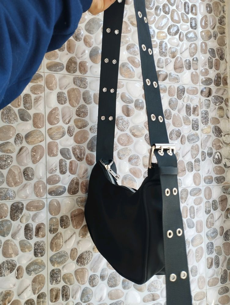 🖤🖤Tendy Crossbody Slingbag