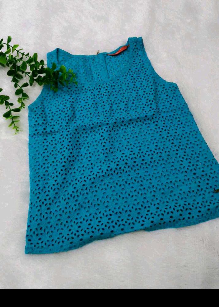 Chic Blue Eyelet Sleeveless Top