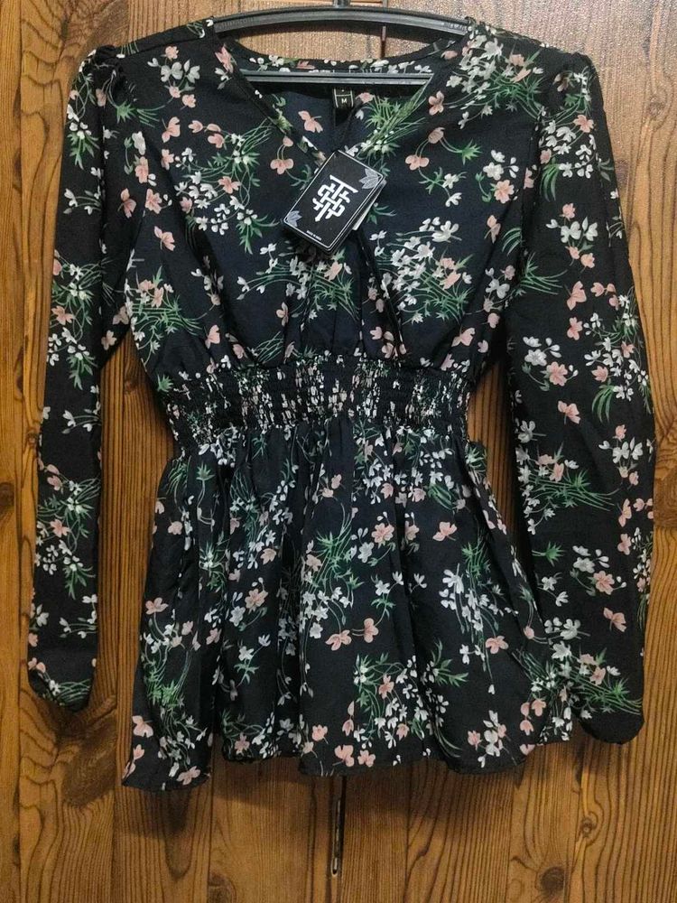girls floral top M Size