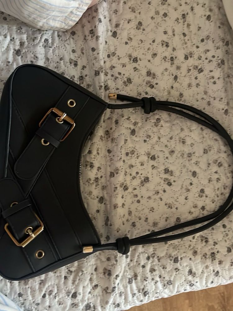 Chic Black Shoulder Bag