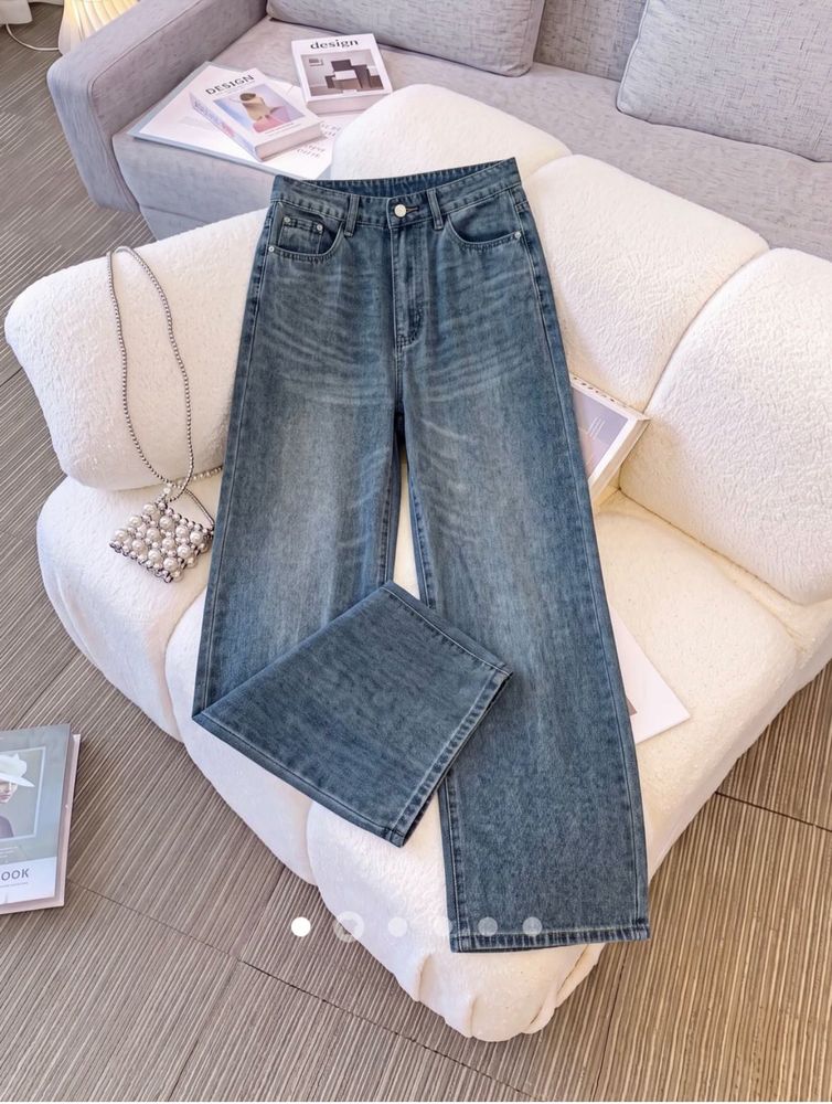 Straight-Leg Blue Jeans (26)