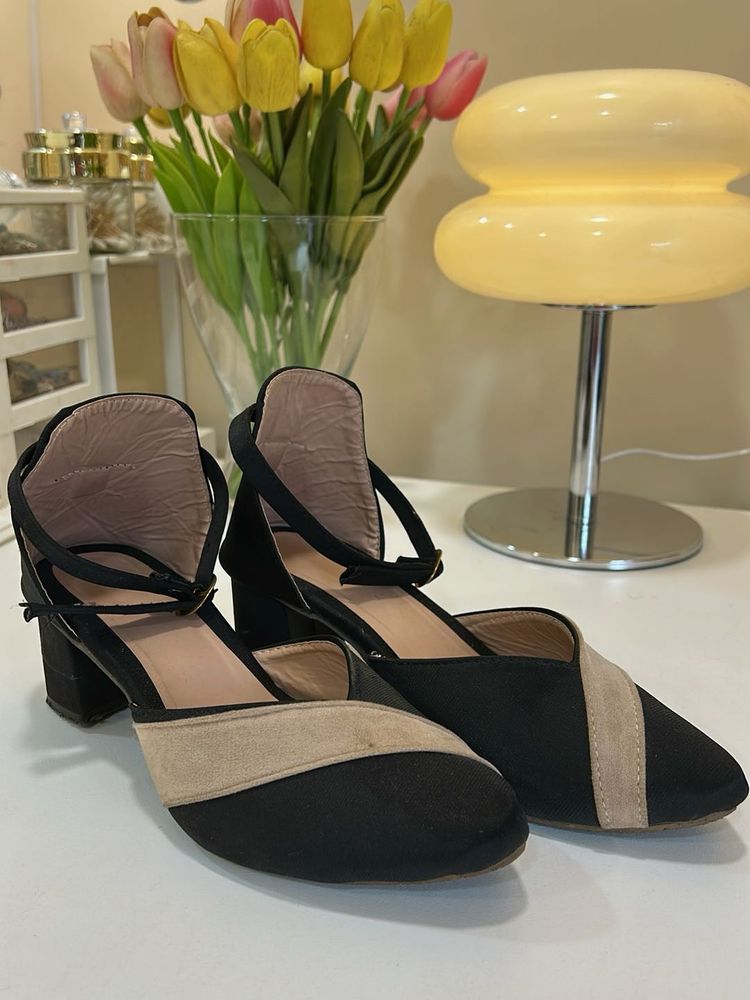 ✨Chic Black &amp; Tan Block Heels