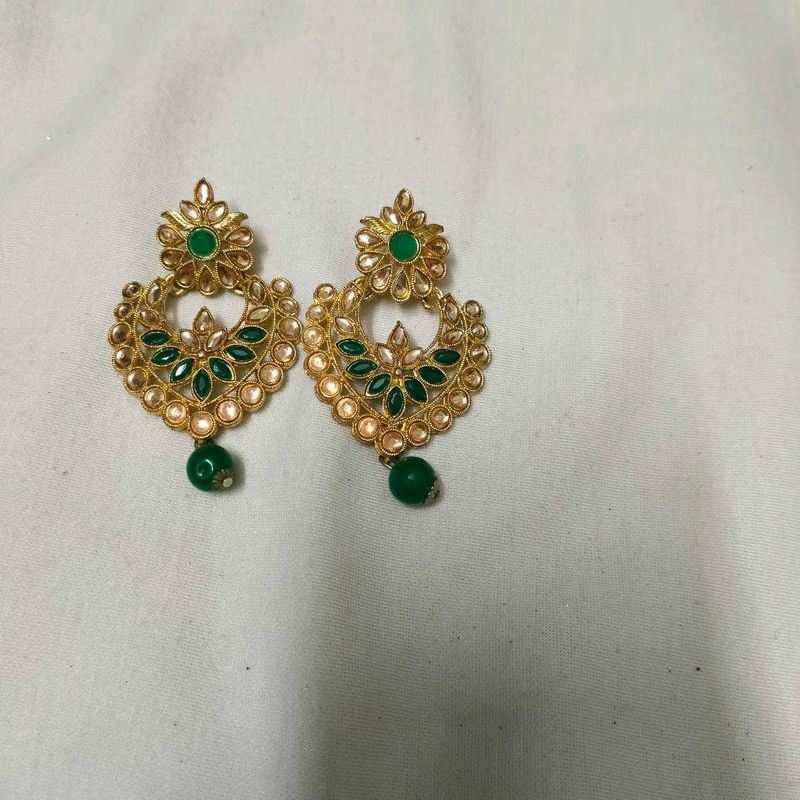 Elegant Gold &amp; Green Earrings