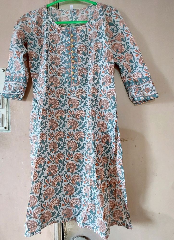 Aks Kurti