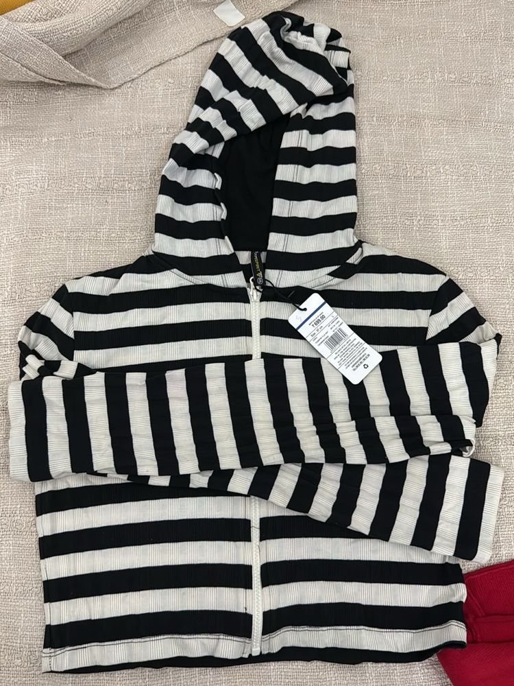 Black and White Striped Hoodie, size L