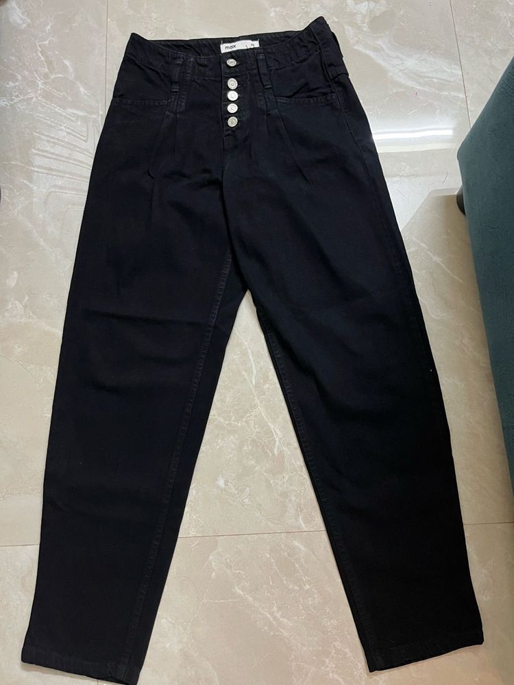 Black High-Waisted Button-Up Jeans