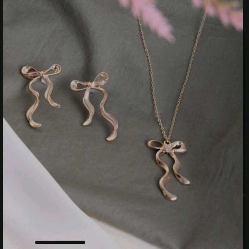 Elegant Bow Necklace &amp; Earring Set