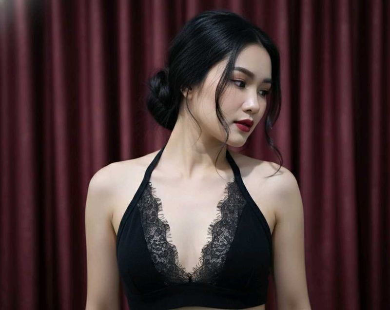 ❗ 13.Lace Halter Brale