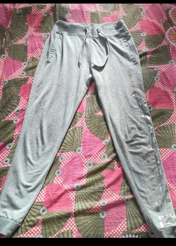 2 jogger pant and two shorts