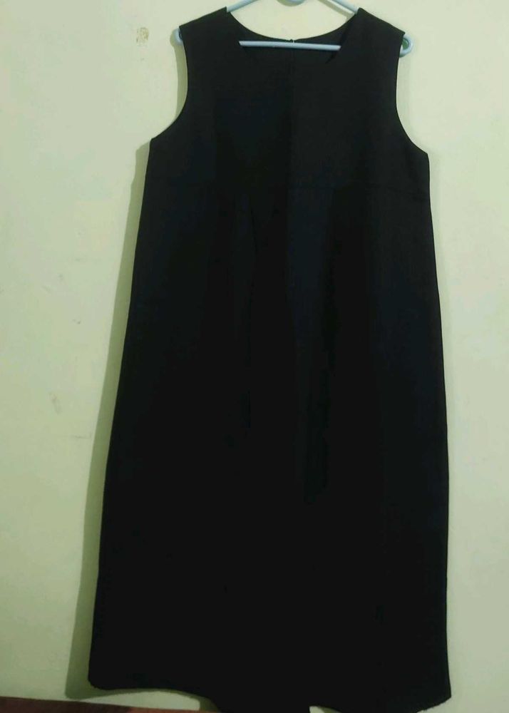 Classic Black Sleeveless Midi Dress