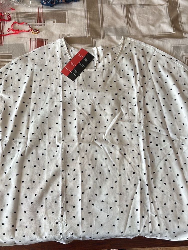 Chic White &amp; Black Dot Top