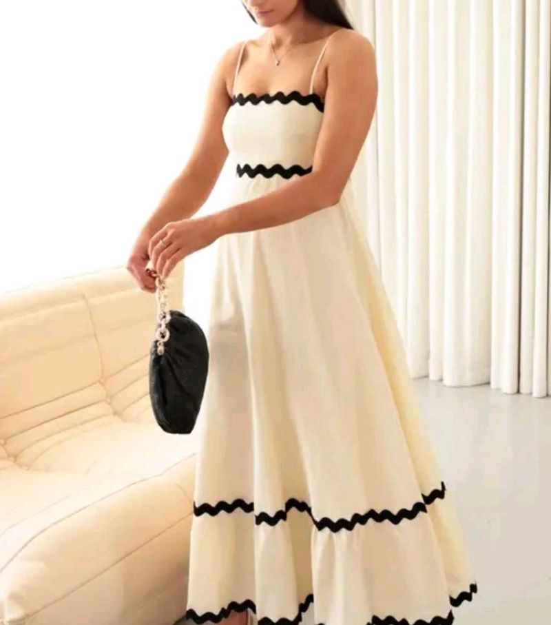 Chic Cream &amp; Black Ruffled Maxi Dress