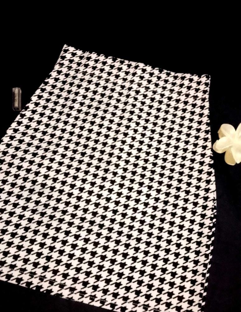 Houndstooth Mini Skirt