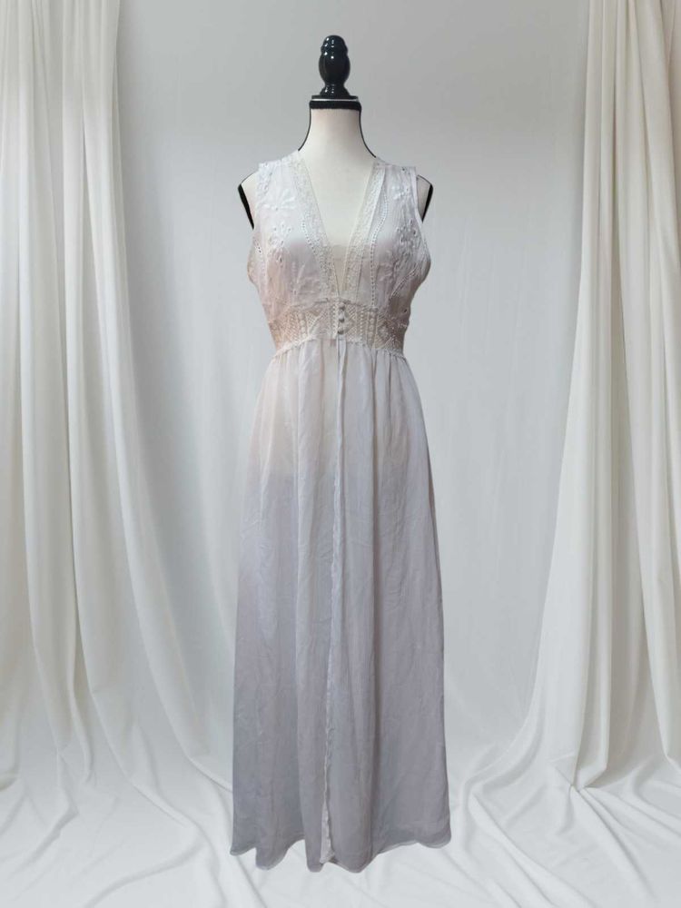 Vintage-Inspired White Maxi Dress NEW!!! 🤍