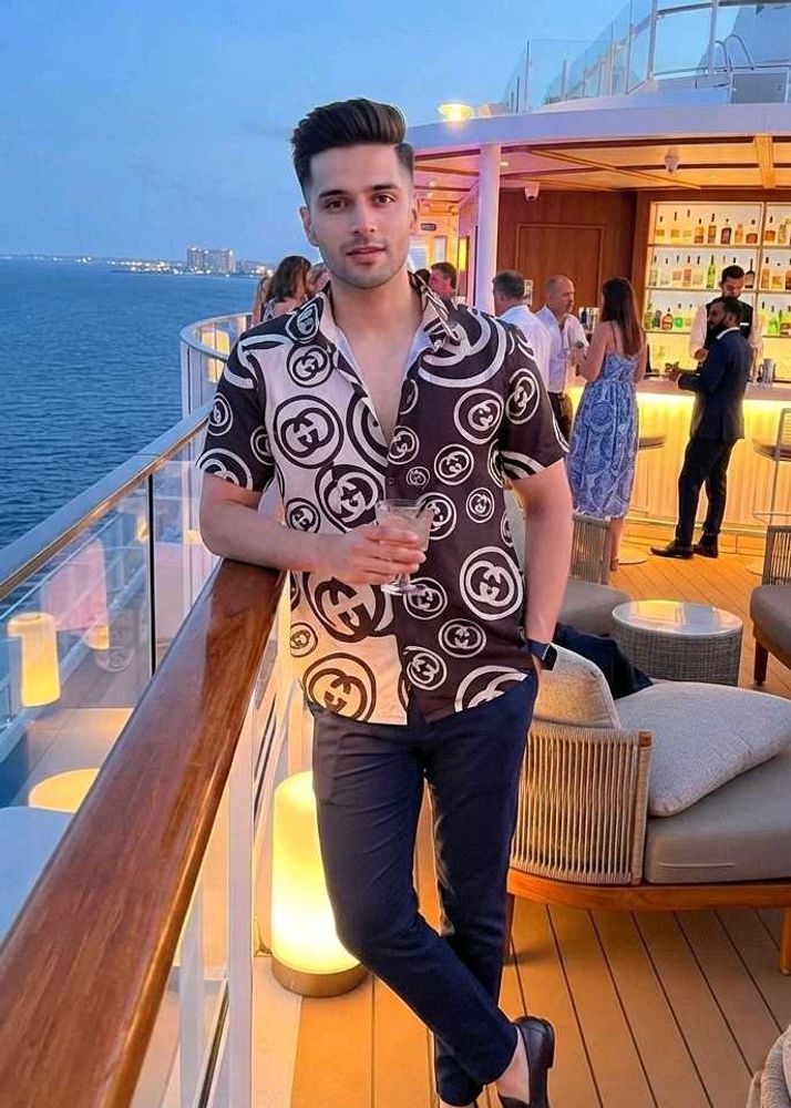 Stylish Graphic Print Short Sleeve Shirt