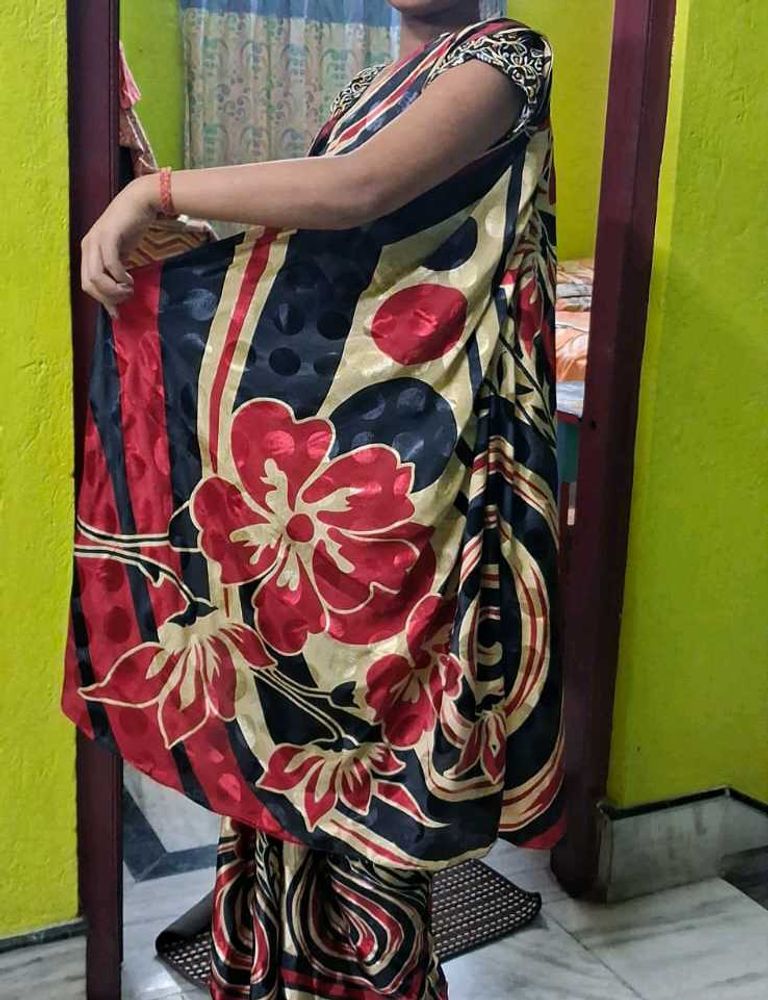 Elegant Floral Print crepe Saree