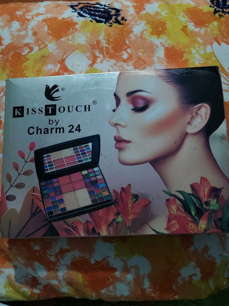 Kiss Touch Makeup Palette