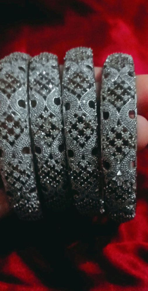 Set of 4 Silver Bangles