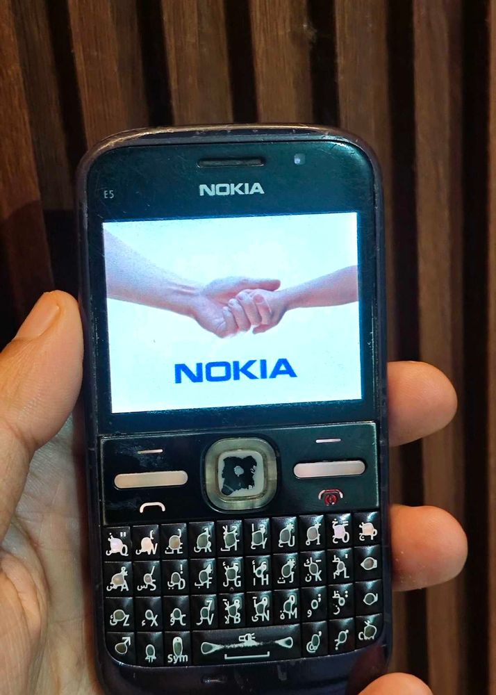 Nokia E5 | QWERTY Business Classic