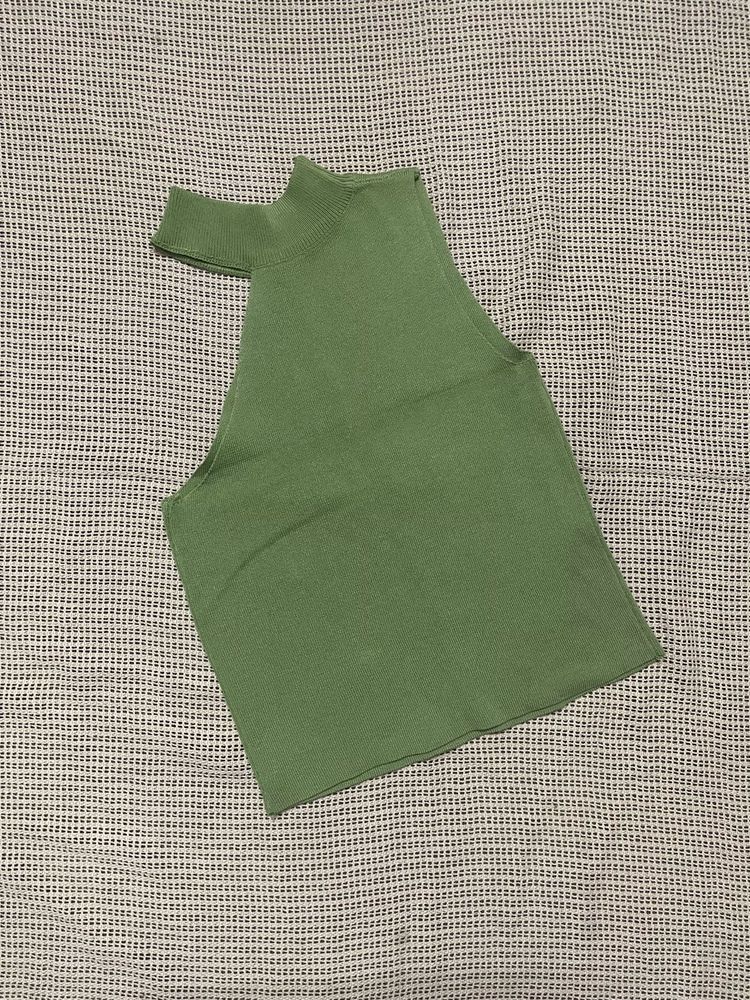 Chic Green Sleeveless Mock Neck Top