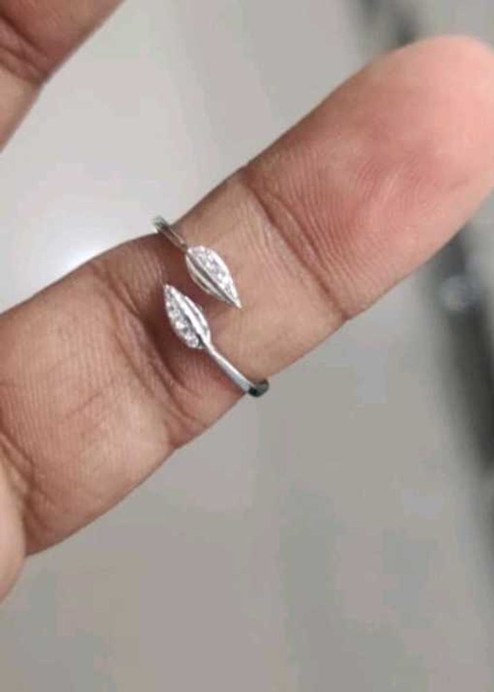 925 Sterling Silver Wth Hallmark Leaf Design Ring